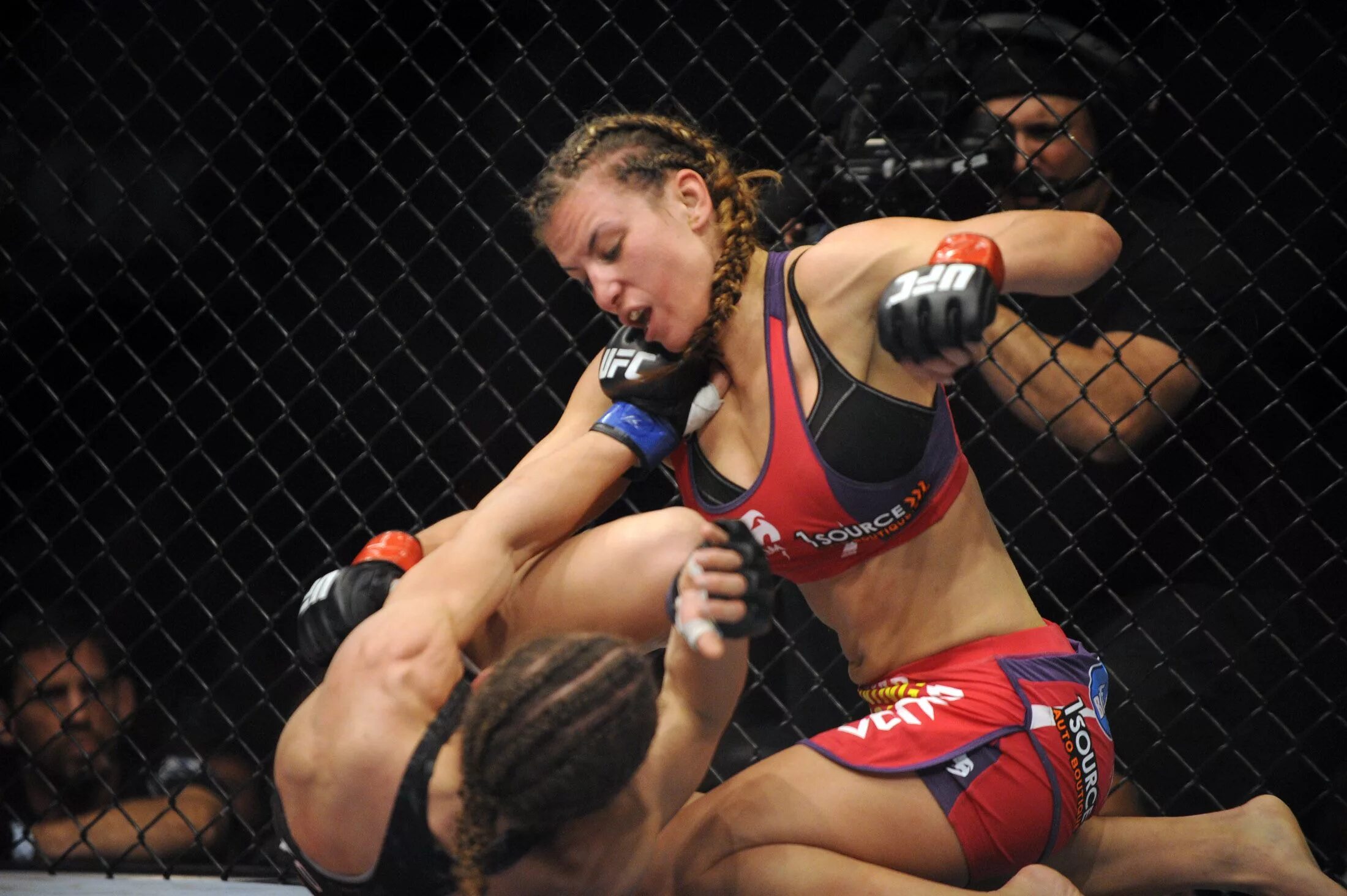 Ufc без правил. Миша тейт и ронда роузи бой. бои без правил мма женские бои. роузи кармуш.