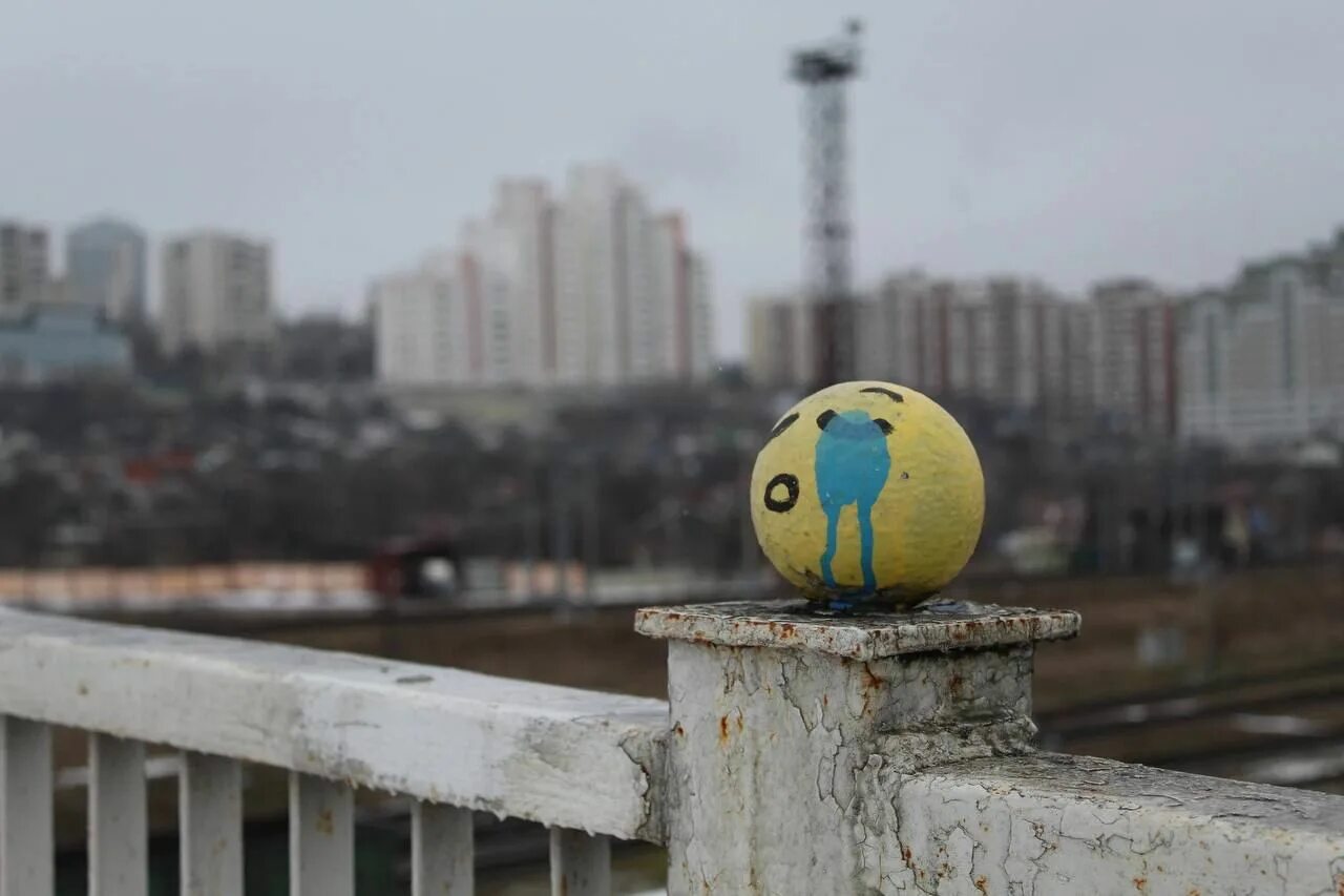 Смайлик мост. Мост со смайлами белгород. Смайлик мост. Смайл белгород. Мост со смайликами белгород отремонтировать.