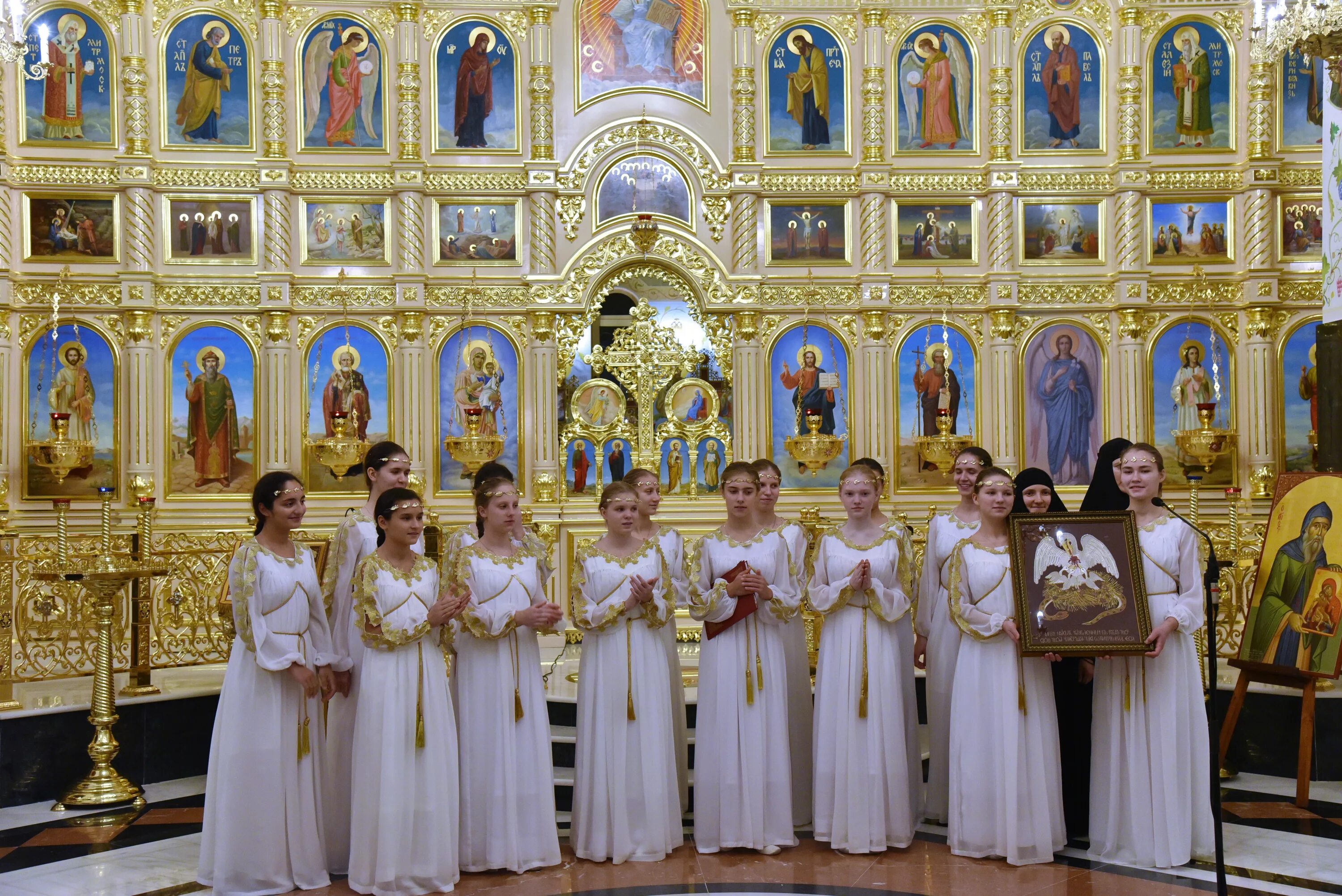 Хоры православных монастырей. Церковное пение русской православной церкви. Хор в церкви. Пение в храме. Храм хора.