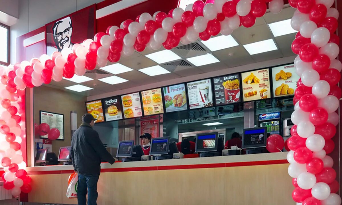 Kfc остается. Kfc продает рестораны. кфс остается в россии. кфс лайт. kfc уходит из россии ростикс.