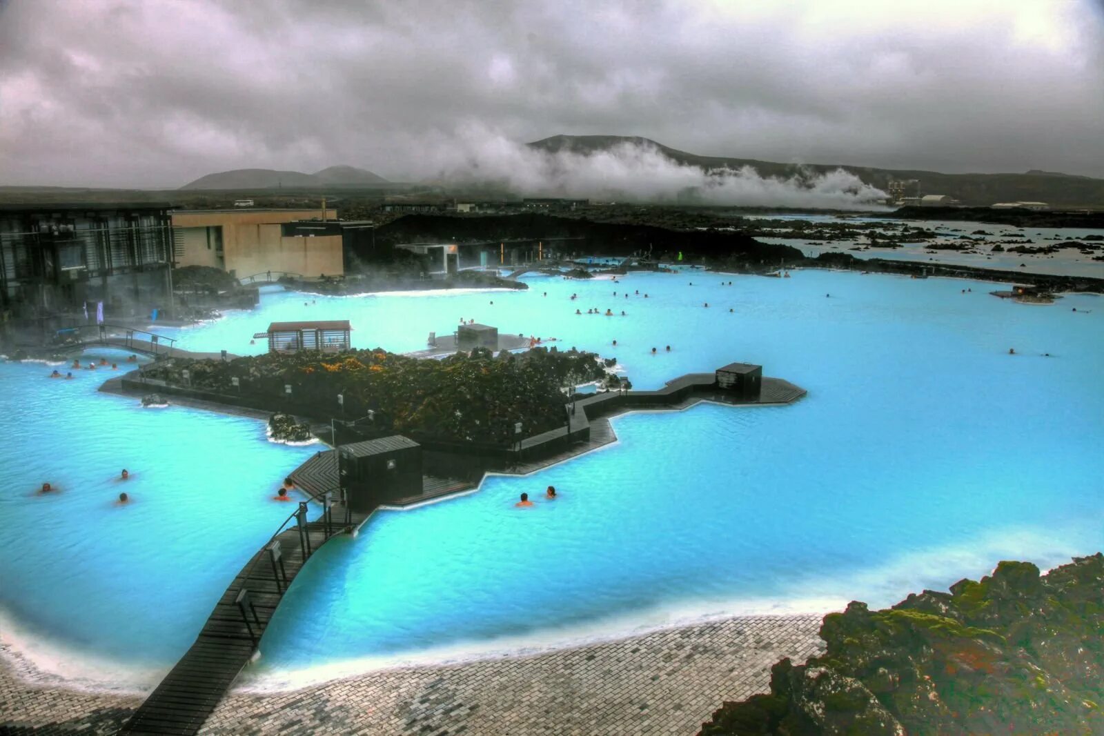 Голубая лагуна 4. Голубая Лагуна (Гриндавик, Исландия). Голубая Лагуна - геотермальный бассейн в Исландии. Рейкьянес Исландия голубая Лагуна. Исландия термальные источники голубая Лагуна.