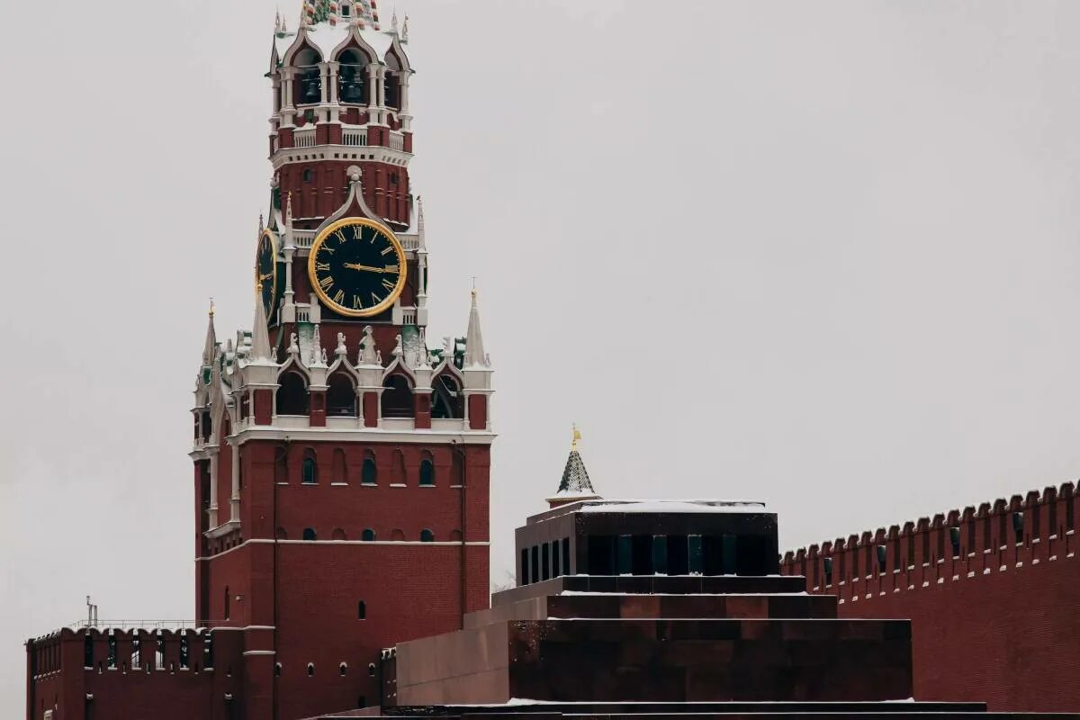 Башня с курантами. Москва. спасская башня, кремль. спасскоая башниякремля. спасская башня башни московского кремля. реконструкция спасской башни московского кремля 1624 1625.