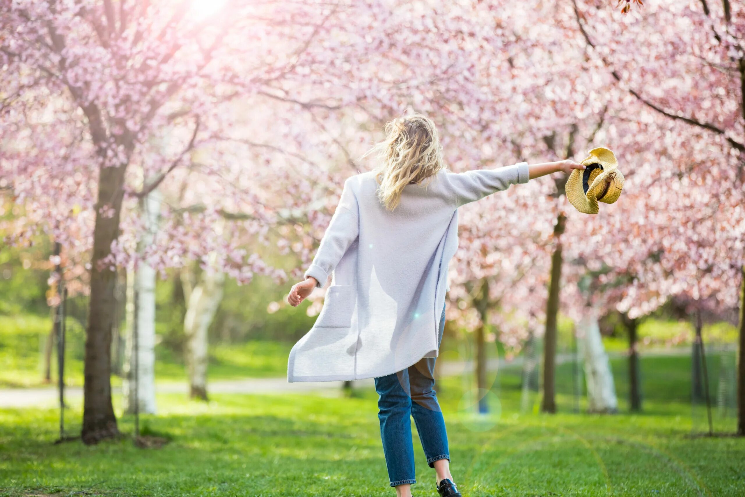 Весенним стоком. Энергия весны. Springtime stroll Орифлейм.