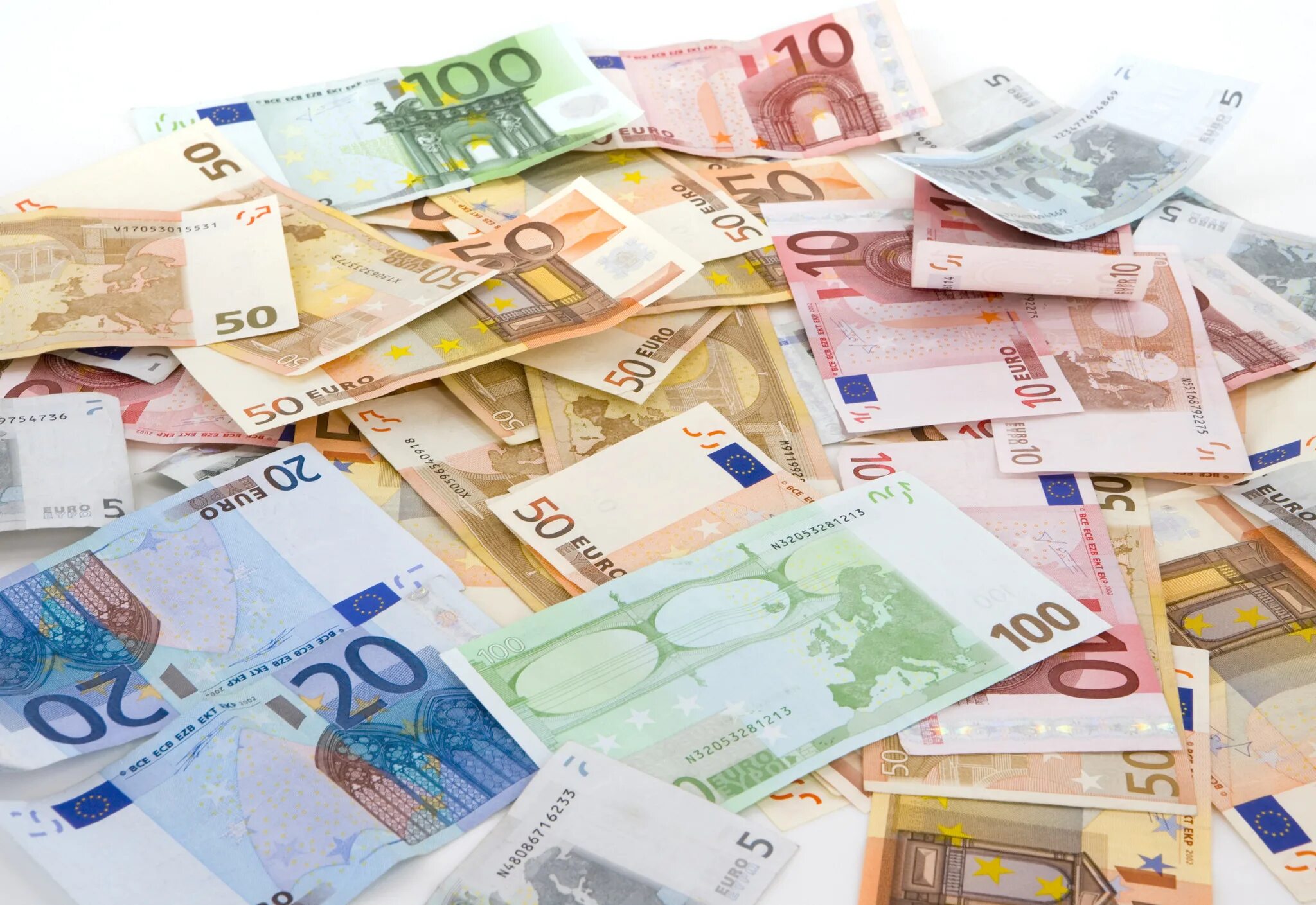 8 тысяч евро. Евро. Доллар и евро. Деньги евро фото. Экономика Эстонии фото.