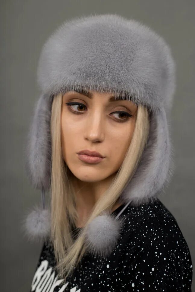 Какие меховые шапки в моде в 2025