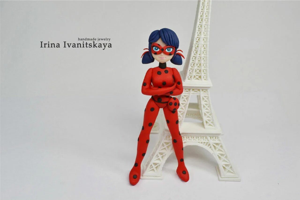 Леди бан из пластилина. Леди баг из легкого пластилина. Как слепить леди баг. Фигурка маринетт. Леди баг и супер кот из пластилина.