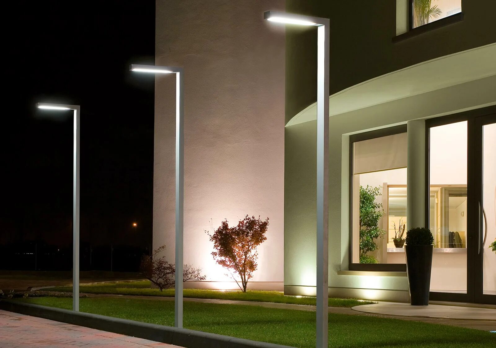 Умный столб освещения. Умная опора освещения. Умные столбы. Умная опора ростелеком. Необычные уличные фонари.