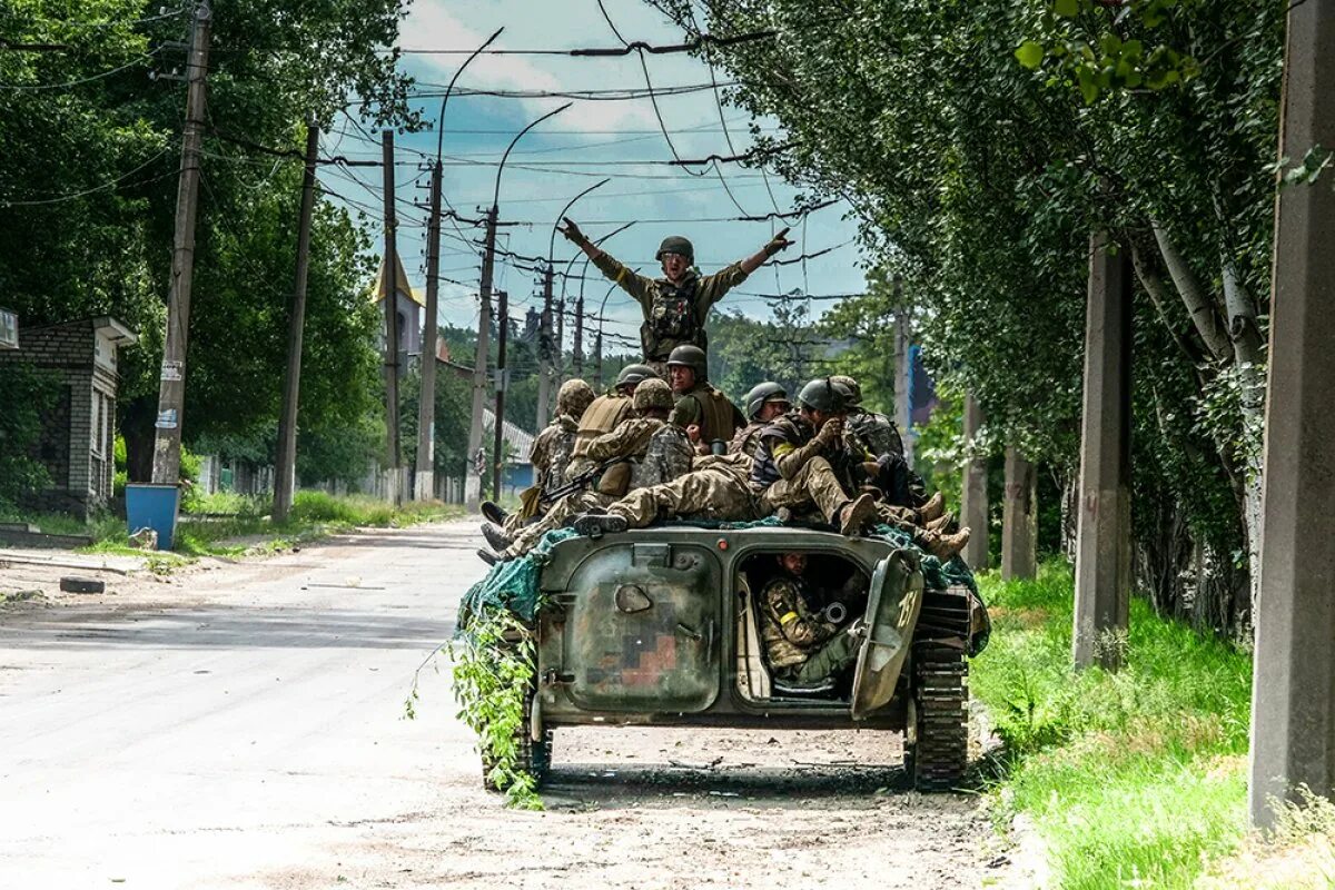 Военная операция на украине запорожская область. Бои в Лисичанске 2022. Американские наемники на Украине. Украинские военные. Российские войска в Северодонецке.