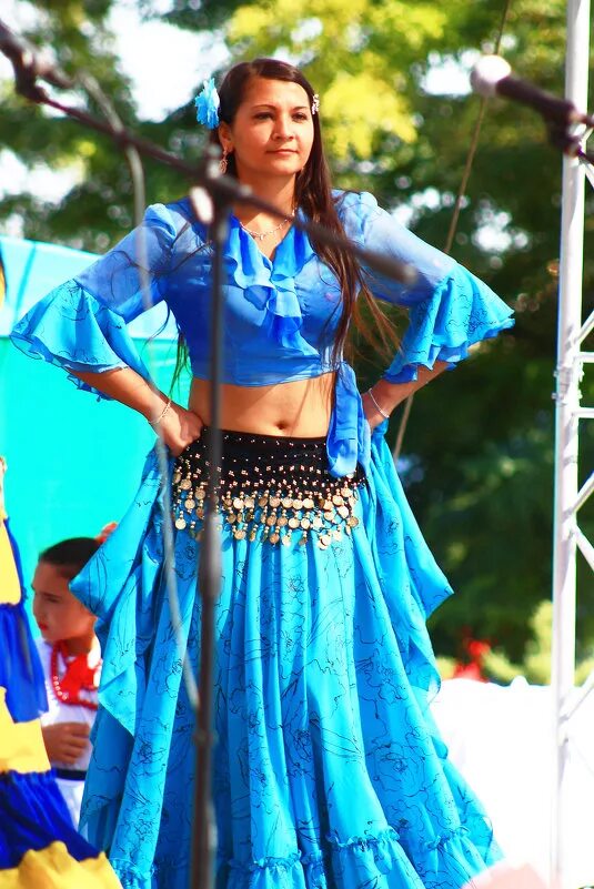 черноглазая цыганочка. танцы цыган. цыганочка аза. восточная внешность девушки. цыганок мария владимировна.