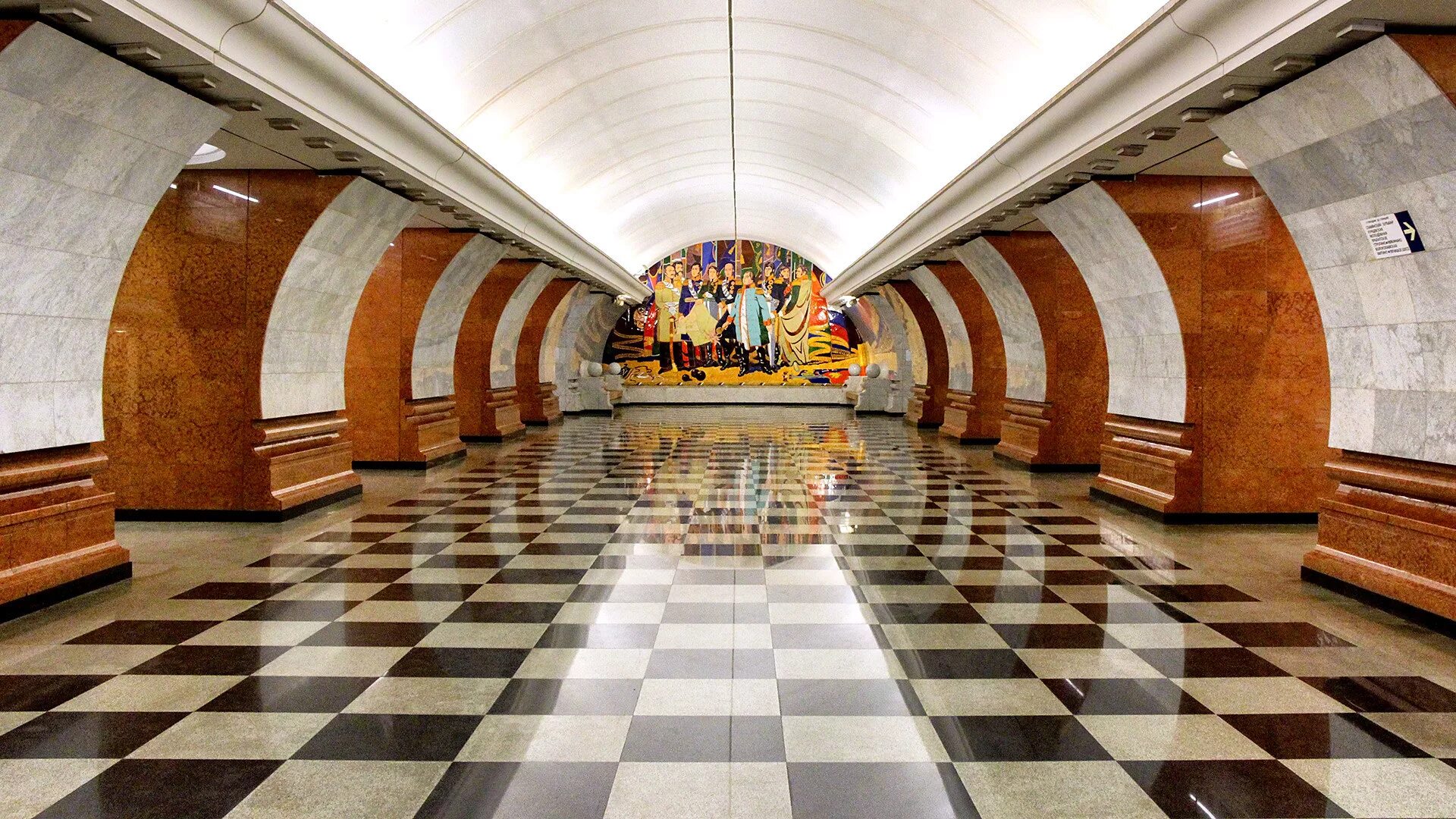 Оформление станций метро. Потолок станции метро комсомольская кольцевая. Оформление станций метро. Станция метро парк победы спб. Московское метро станция маяковская.