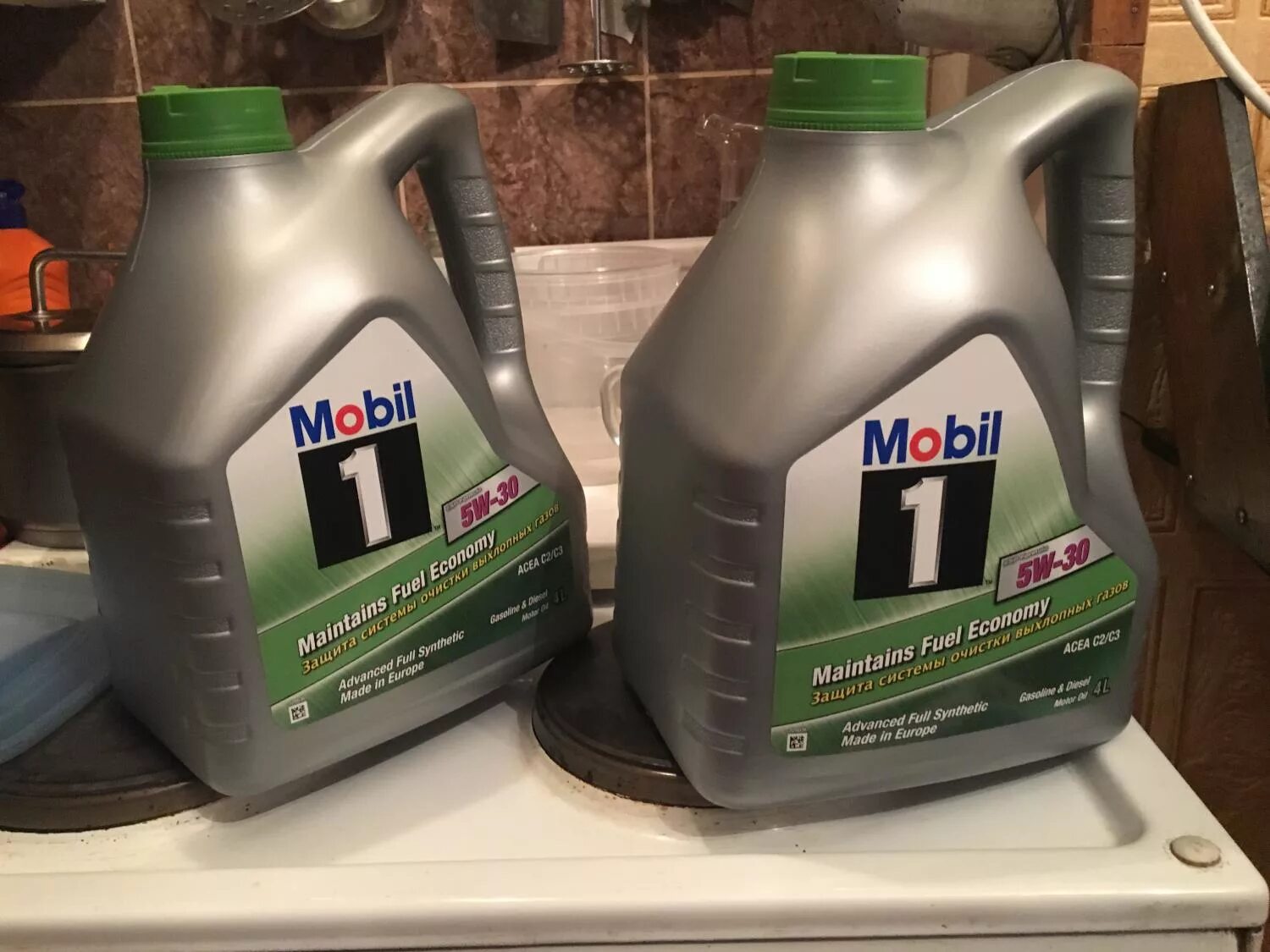 полка автомасел мобил. Mobil 1™ esp 5w-30. Mobil 3000 дизель как отличить подделку. мобил 1 канистра 5w50. Mobil rally formula 5w50.