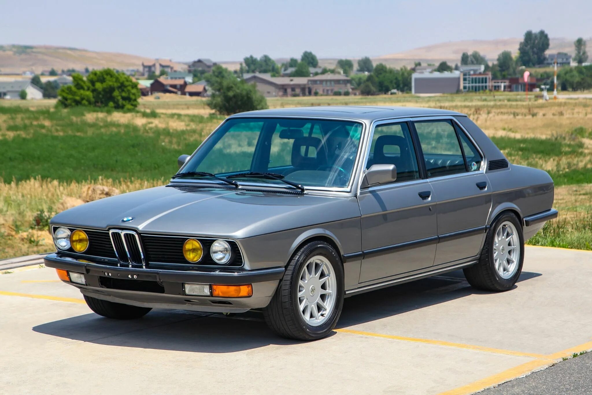 БМВ е12 528. BMW e28 528i. BMW 528 e28. БМВ 520 1980.