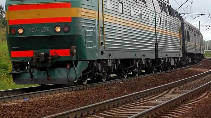 Поезд долго. Сколько калес у поезда. сколько колес у поезда. гала поезд. сколько колес у электрички.