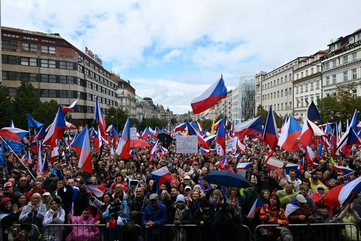 Чехия против россии. Митинг. Митинг в Чехии. Митинг в Праге.