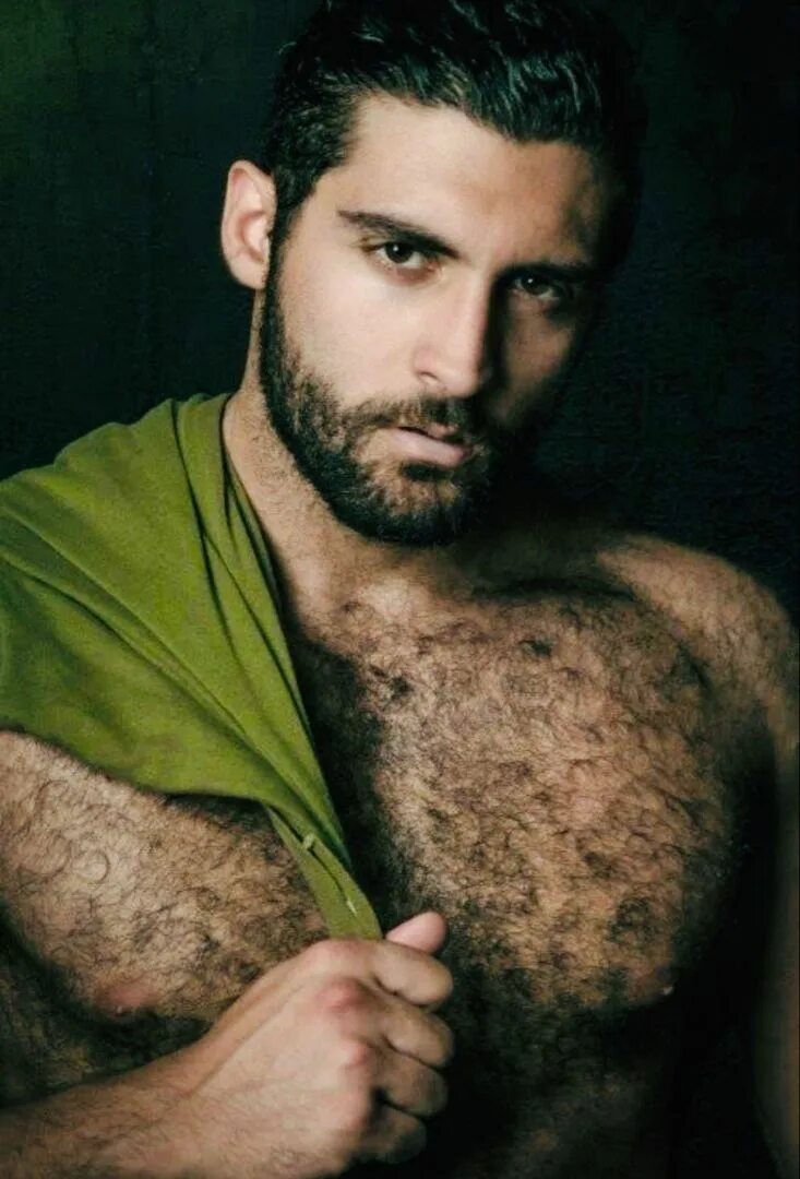 Брутальный небритый мужчина. Красивые волосатые парни. Красивые самцы мужчин. Волосатая спина у мужчин. Брутальный мужчина.