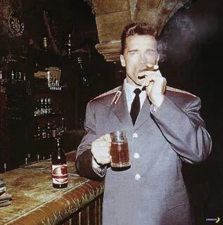 Шварценеггер пьет