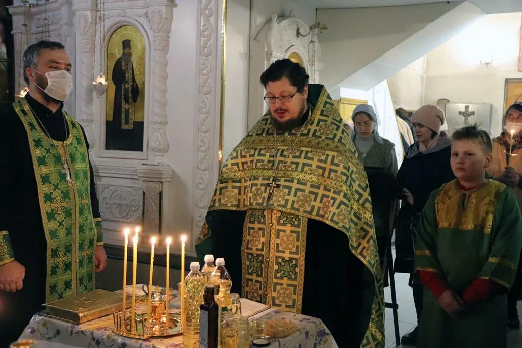Соборование исповедь. Соборование в церкви. священник великий пост в храме. таинство елеопомазания ес вечерней службе. рождественский пост в храме.