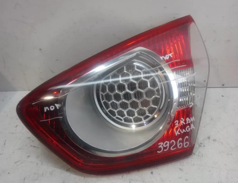 Фонарь задний куга. Фонарь задний куга. Фонарь задний правый ford kuga 1. Bm5113a603ad ford фонарь задний внутренний левый. Фонарь задний куга.
