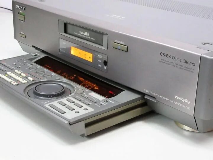 Какой видеомагнитофон. Sony hi8 видеомагнитофон. sony hi8 ev-bs3000. видеомагнитофон sony video 8. видеомагнитофон digital 8.