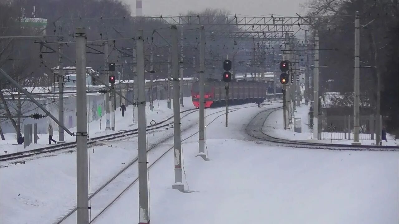 Электрички чкаловская подлипки дачные. Перегон Болшево Подлипки. Перегон Подлипки дачные Мытищи. Электрички Подлипки Болшево. Станция Подлипки дачные фото.