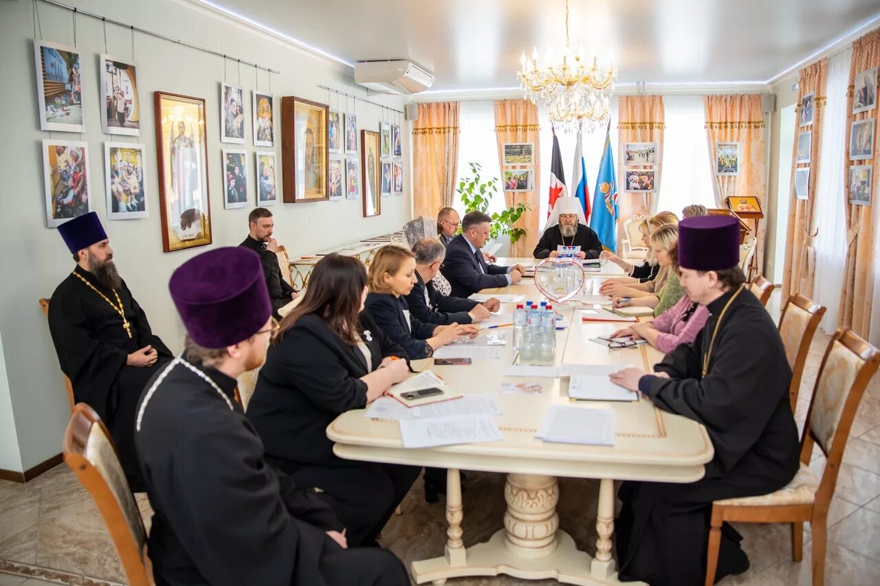 Роль церкви в консолидации русских земель. Детские рождественские чтения, челябинск. Епархиальное управление ижевск. Церковь и государство в xvi в. Церковь и государство 16 века.