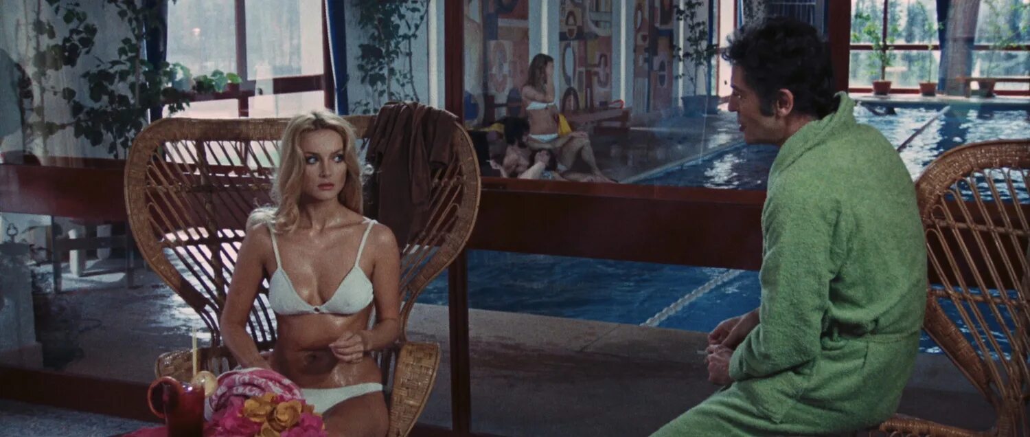 Казино рояль комедия 1967. Боевик профессионал. Казино рояль, 1967 барбара буше. В поисках наслаждения 2017. Дэрил маккормак 2022.