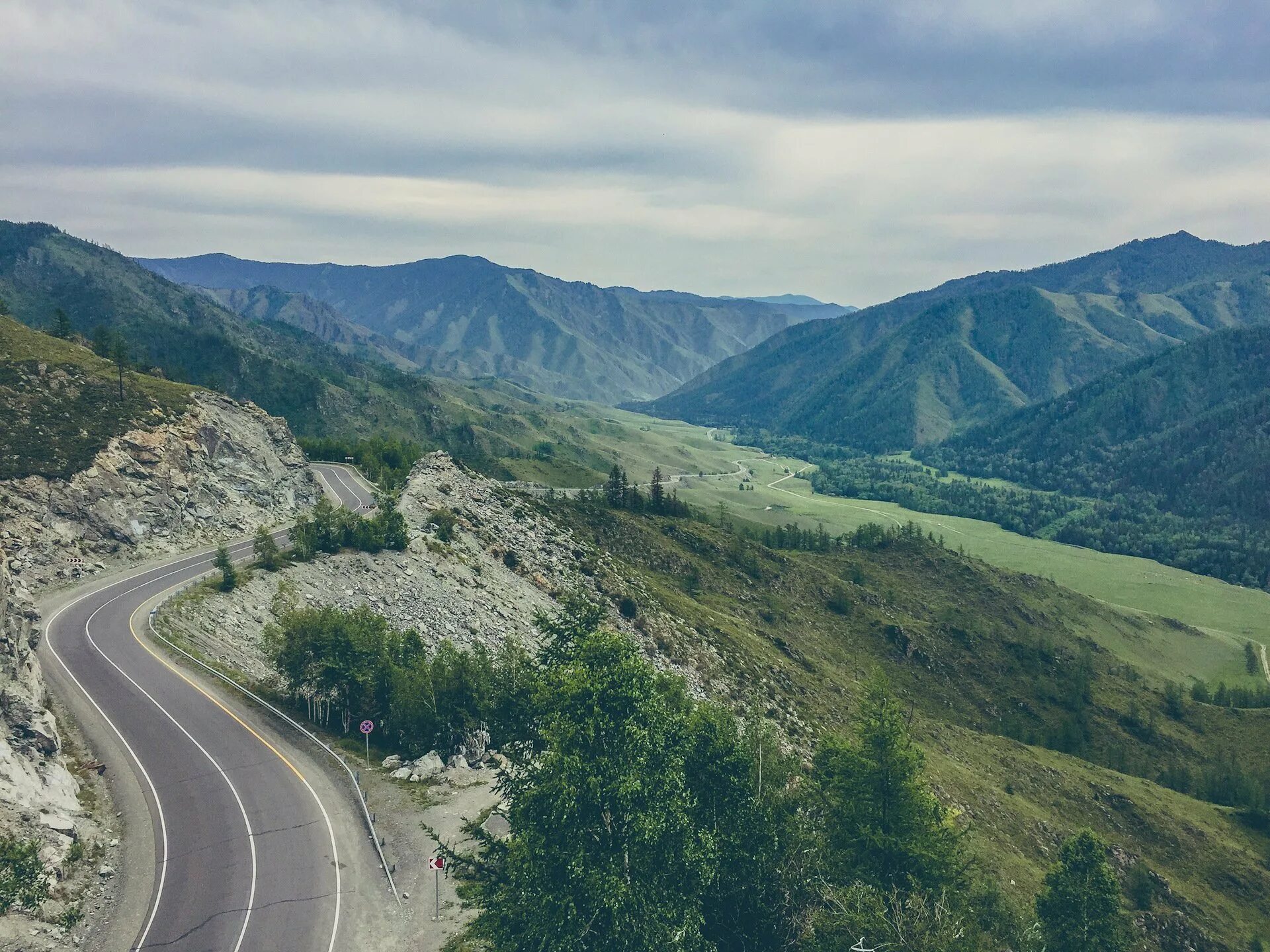 Чике-таман перевал горный. Гора чике таман алтай. Чике таманский перевал горный алтай. Горный перевал чике таман. Горный перевал чике таман.