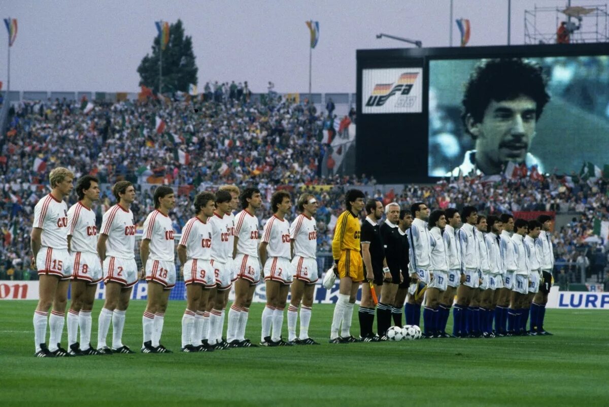 Советская сборная по футболу. Че 1988. Сборная СССР 1988 футбол Чемпионат Европы. Сборная СССР на евро 1988. Сборная СССР по футболу 1988 года Чемпионат.