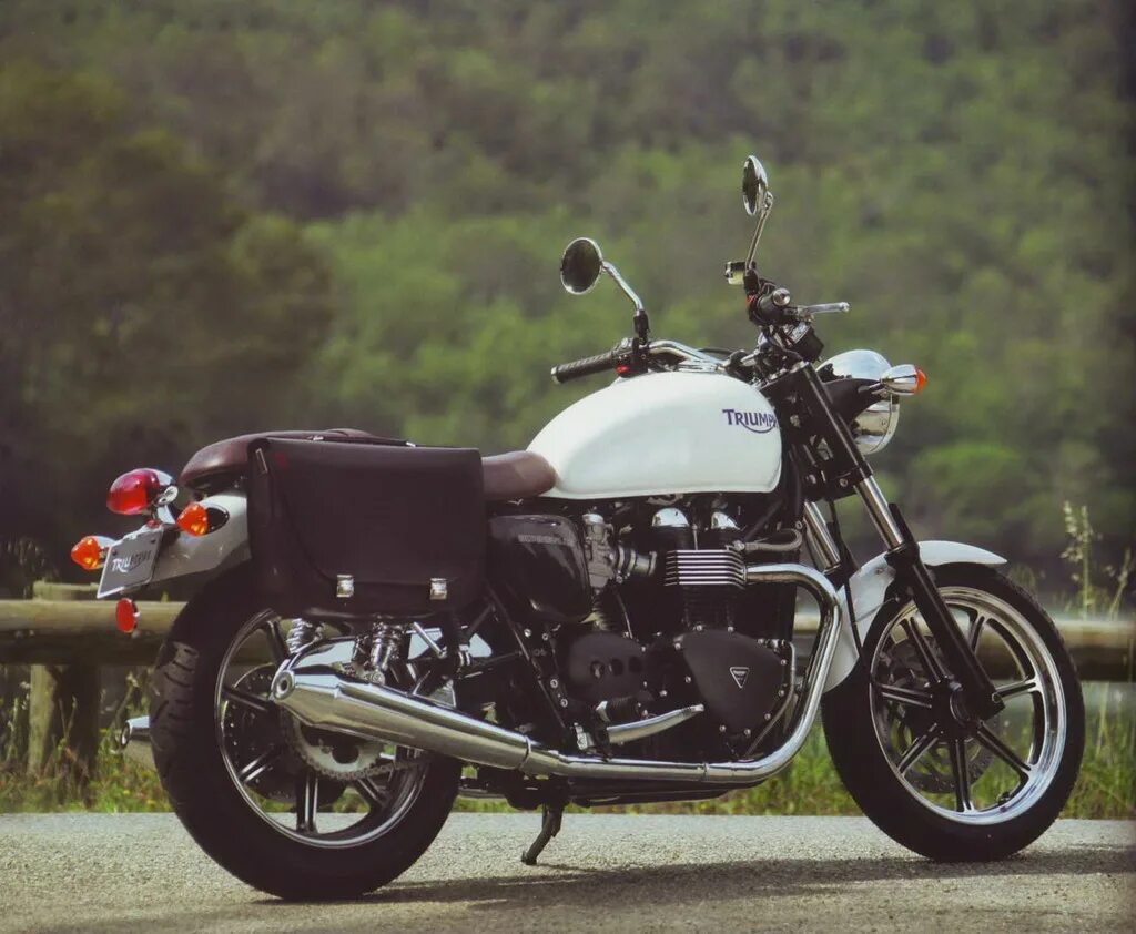 Триумф 40. Английский мотоцикл триумф модельный ряд. triumph thruxton модельный ряд. triumph 2009. triumph bonneville экипировка.