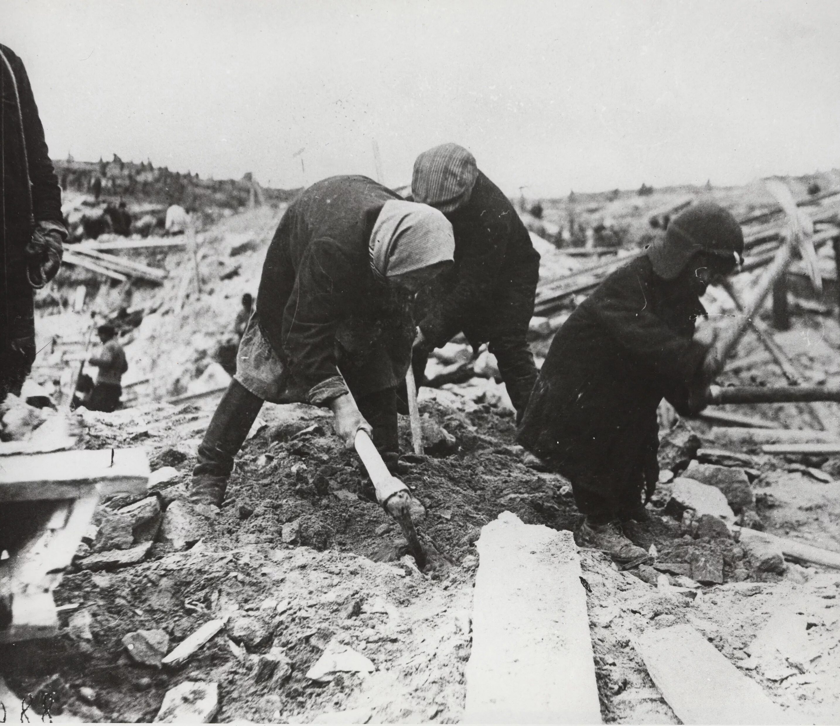 Гулаг ивдель. Лагерь гулага васильевка. Ужасы гулага в рисунках данцига балдаева. Воркута, исправительно-трудовой лагерь гулаг. Гулаг колыма дальстрой.