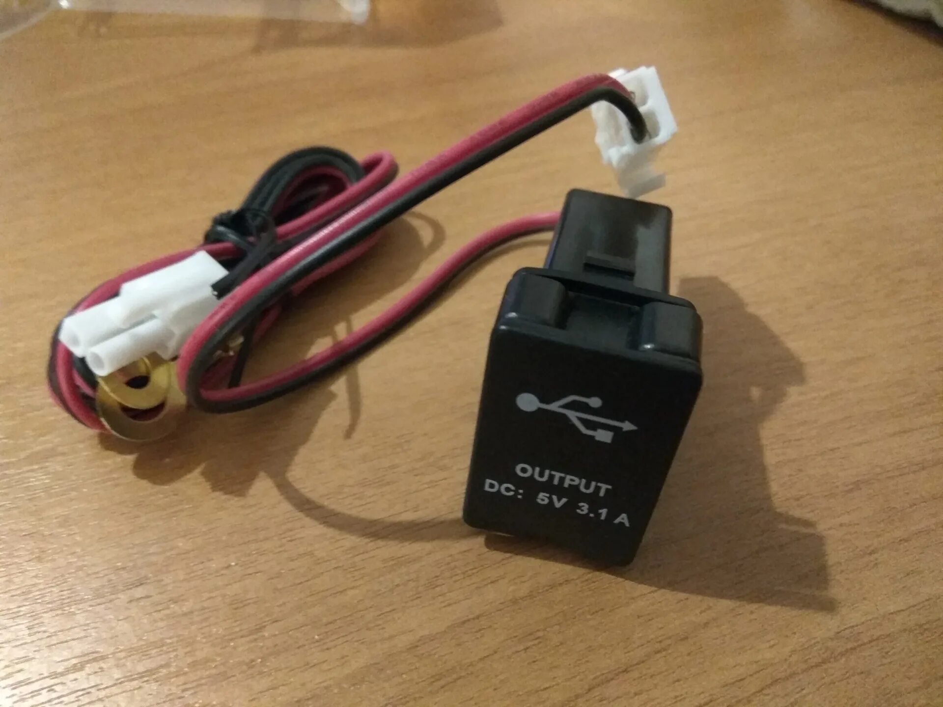 4g перестал. КАМАЗ USB зарядник. W211 USB зарядка. Зарядка от Митсубиси. USD зарядка на КАМАЗ телефона.