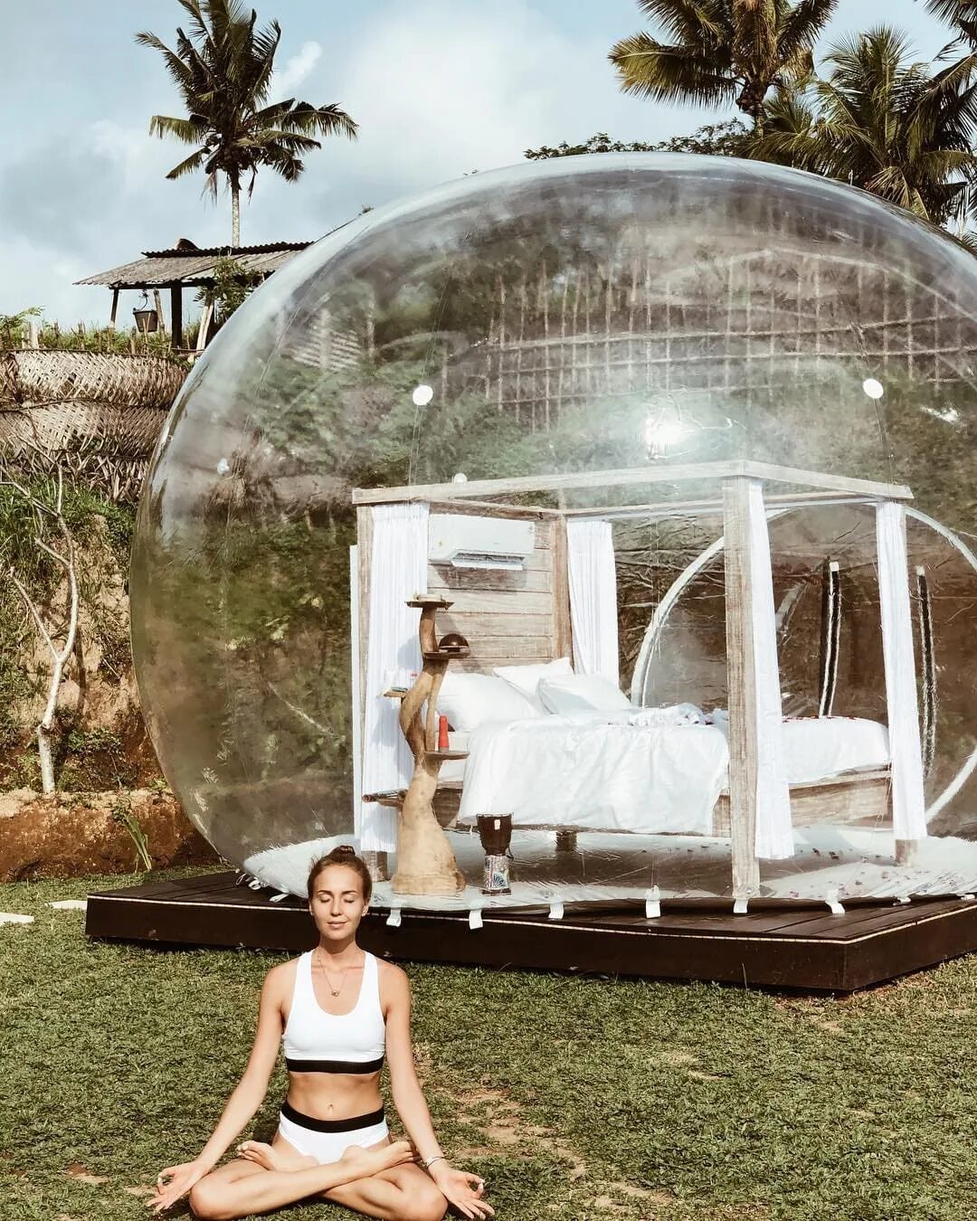 Experience amazing. Bubble Hotel Бали. Bubble отели на Бали. Баббл отель на Бали. Надувной прозрачный дом.