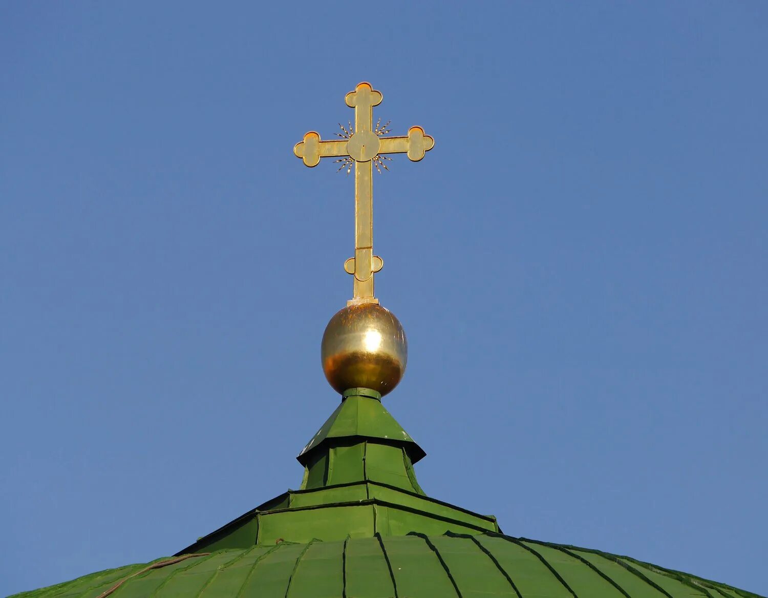 Накупольный крест. Крест на куполе православной церкви. Храм богоявления господня химки купола. Ведические кресты на куполах. Кресты на куполах православных храмов с полумесяцем.