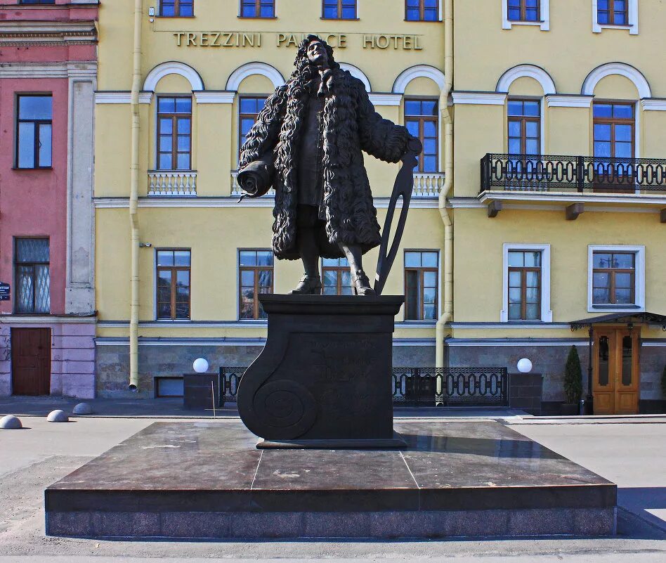 Памятник на васильевском острове. Памятник Трезини в Санкт-Петербурге. Памятник Трезини. Памятник Доменико Трезини в Санкт-Петербурге. Трезини Архитектор памятник СПБ.