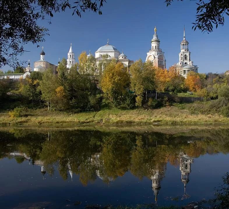 Торжокский борисоглебский монастырь. Торжок набережная. Телефоны торжка. Город торжок тверская область. Воскресенский монастырь (торжок).