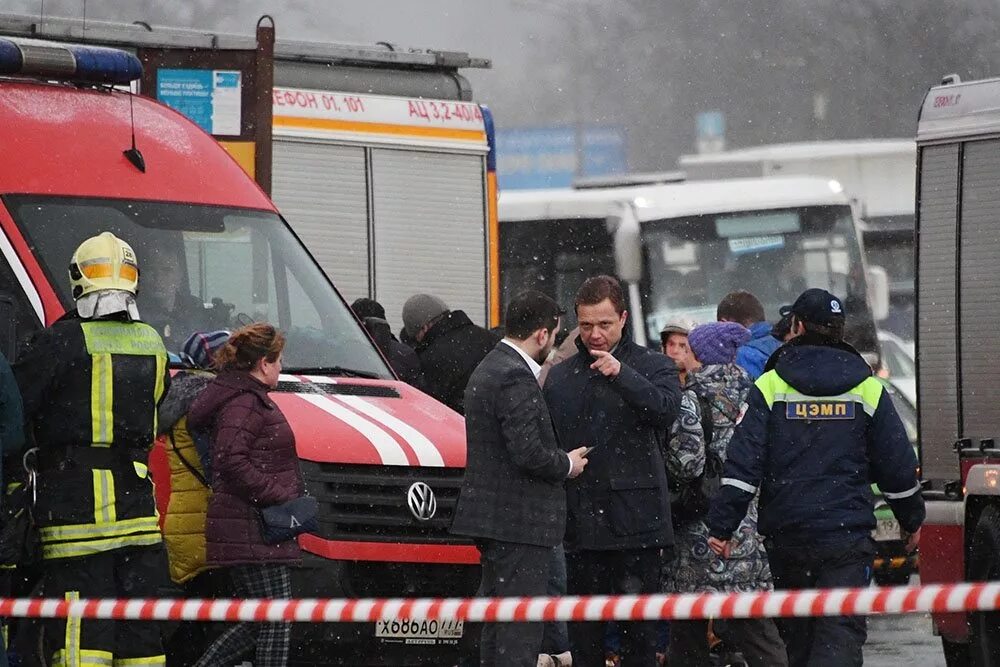 Новости в москве на сегодня последнего часа. Автобус Славянский бульвар авария. Пожар на Славянском бульваре. Пожар на Славянском бульваре сейчас.