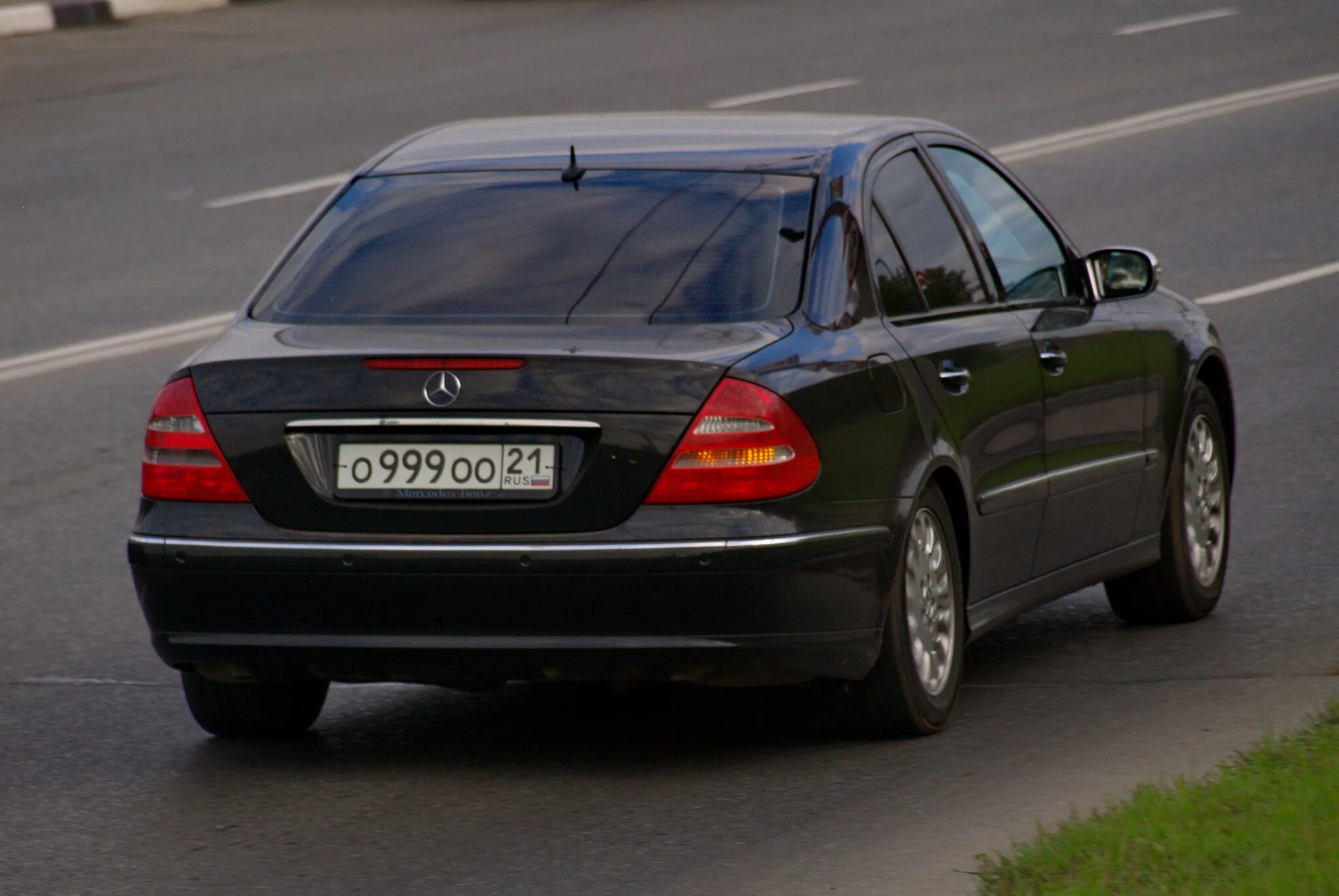 Гос оо. А500кх197 мерседес. Номера о001оо. 221 мерседес амр. Мерседес е777кх777.