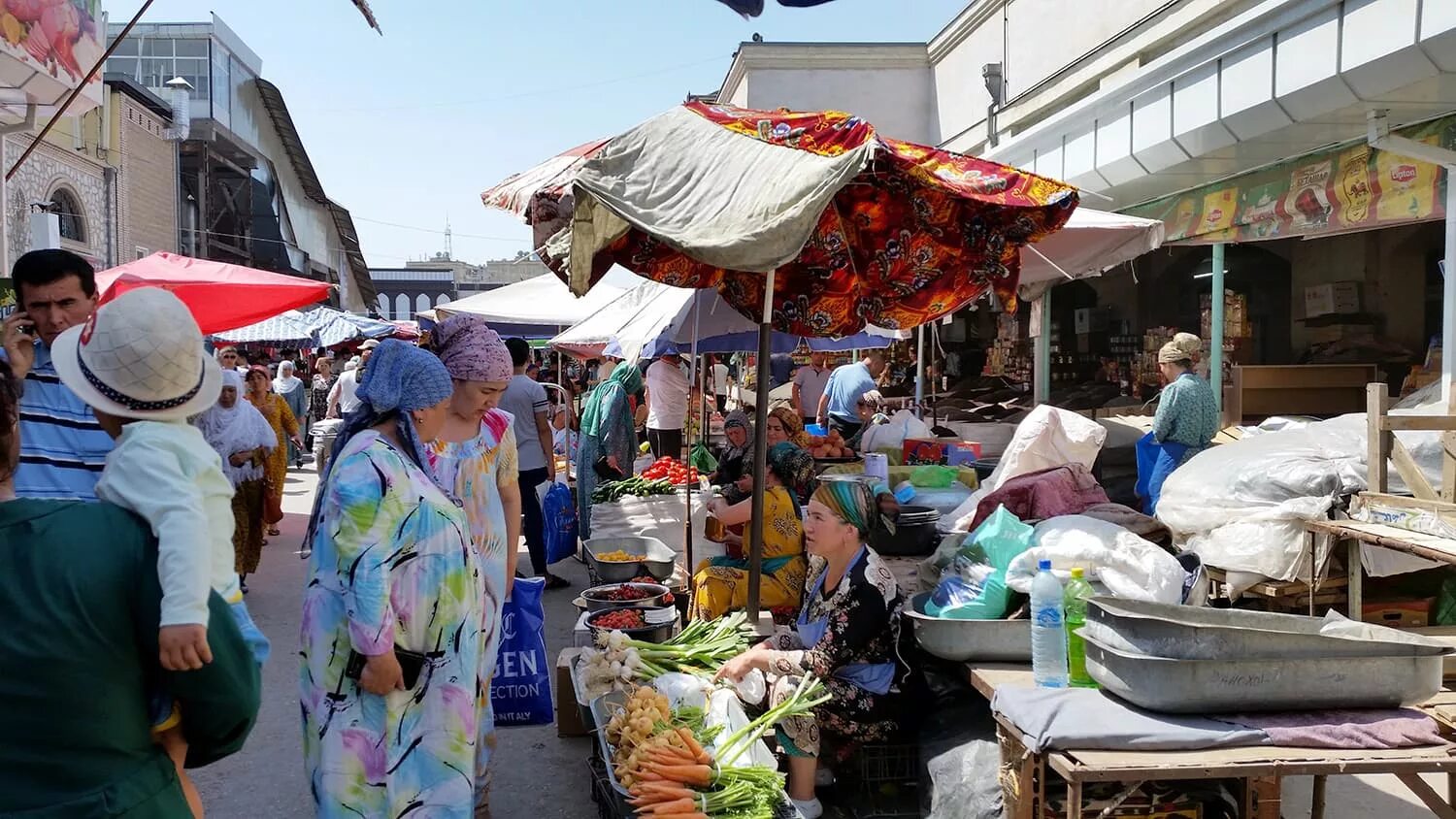 Прогноз погоды на сегодня в душанбе. Рынок Истаравшан. Рынок Истаравшан Таджикистан. Таджикистан район Истаравшан рынок. Таджикистан Истаравшан базар.