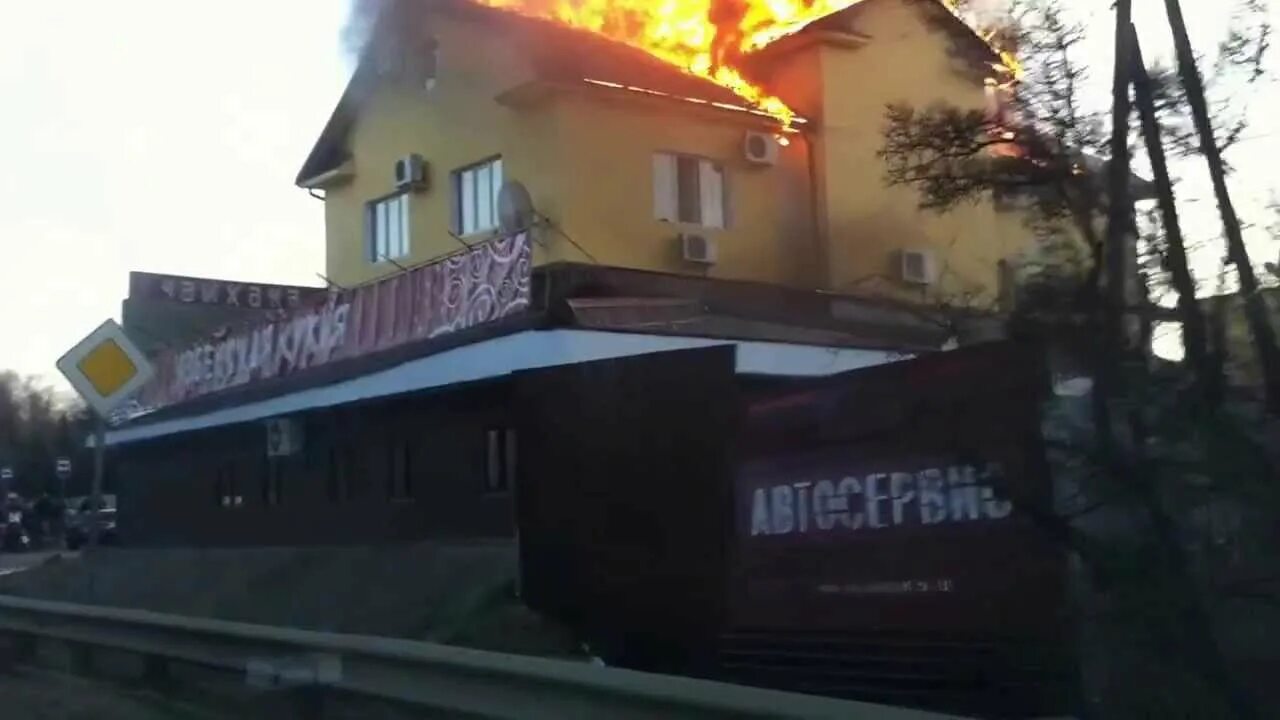 Чайхона горит. Узбечка воскресенск. пожар в чайхане. чайхона сгорела.