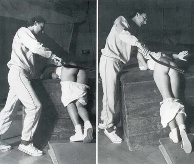 Brutale deutsche Spanking Session mit Peitsche und tiefe Erniedrigung.