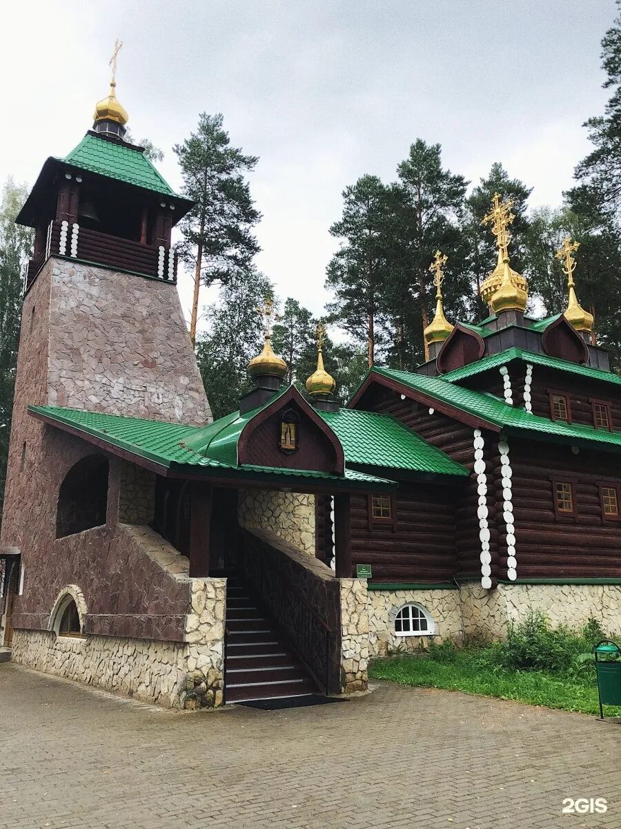 Монастырь святых Царственных страстотерпцев в Екатеринбурге. Монастырь святых Царственных страстотерпцев на Ганиной яме. Ганина яма мужской монастырь Екатеринбург. Царская обитель Ганина яма.