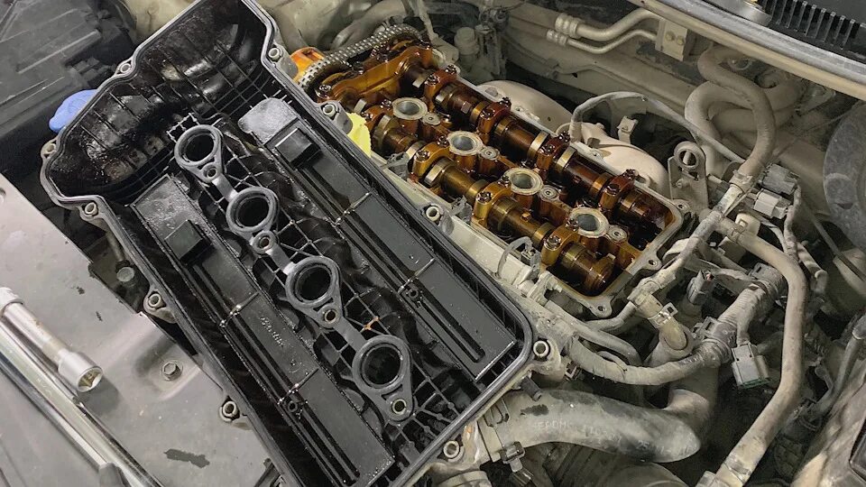 Как поменять прокладку крышки Замена прокладки клапанной крышки Toyota Camry (XV40), 2,4 л, 2011 года своими