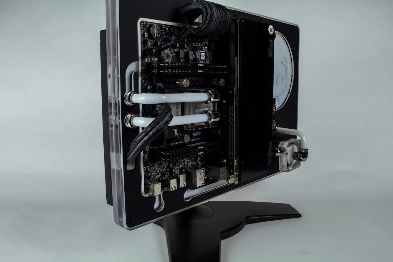 Wallmount PC Case. Industrial PC Wallmount. Feros Wall Mount PC model.