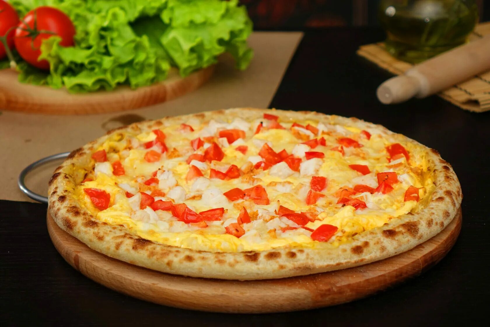 Пицца с сыром простой рецепт. Пицца сырный цыпленок. Пицца без сыра. Моцарелла для пиццы. Пицца сырная.