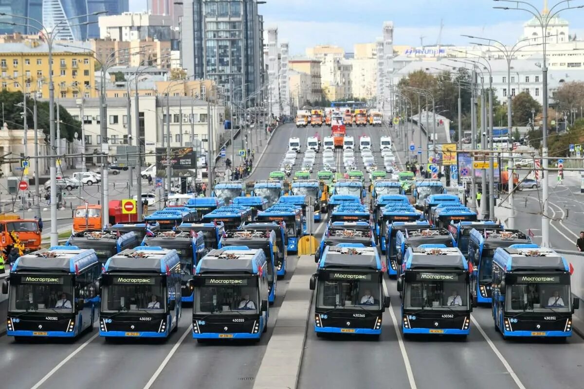 Автомобиль общественный транспорт. Транспорт москвы. городской пассажирский транспорт. общественный трансопр. городской общественный транспорт.