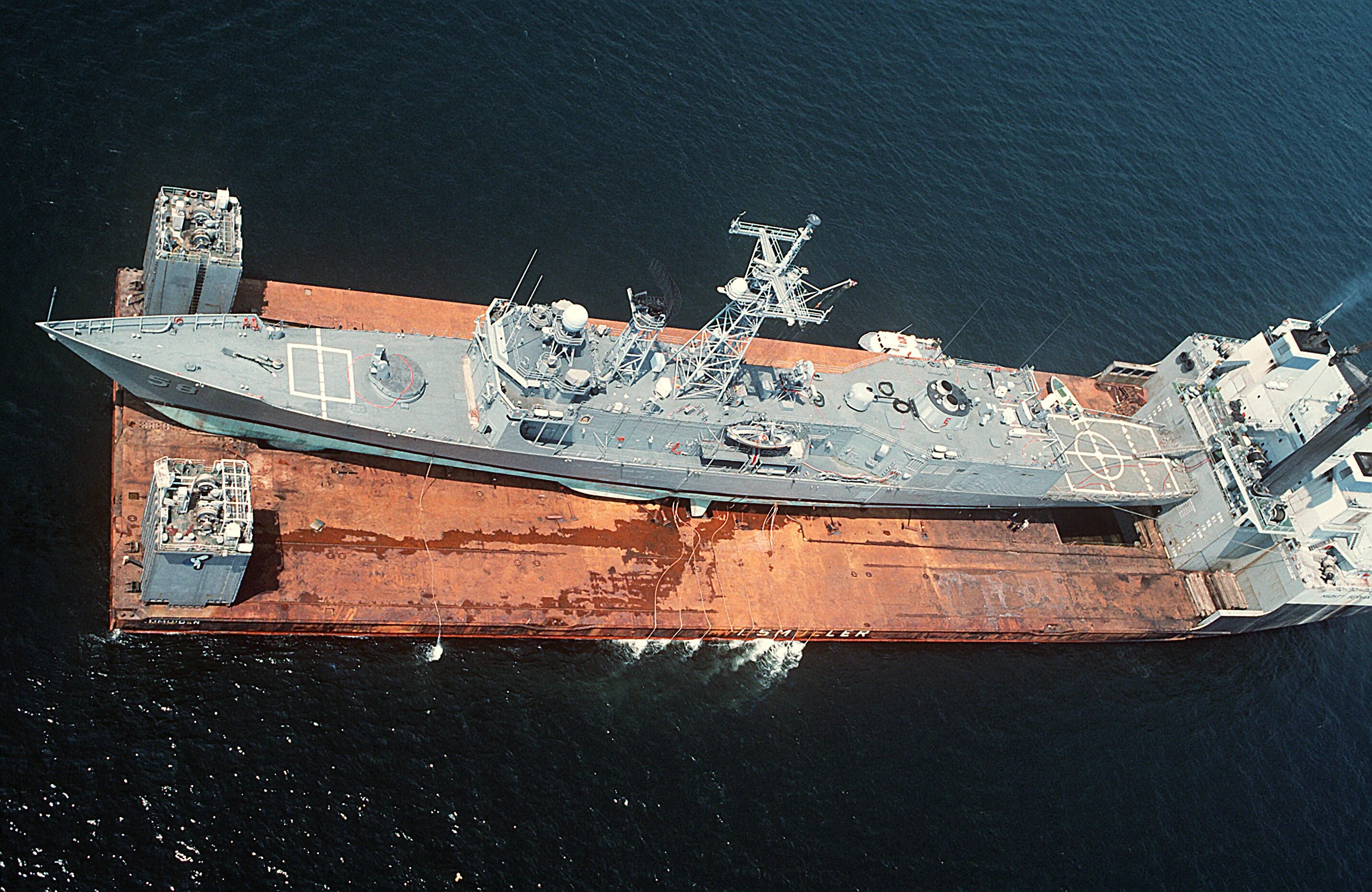 Uss stark. Фрегата USS Stark. USS Stark (FFG-31). Samuel b Roberts корабль. Эсминец Samuel b. Roberts.