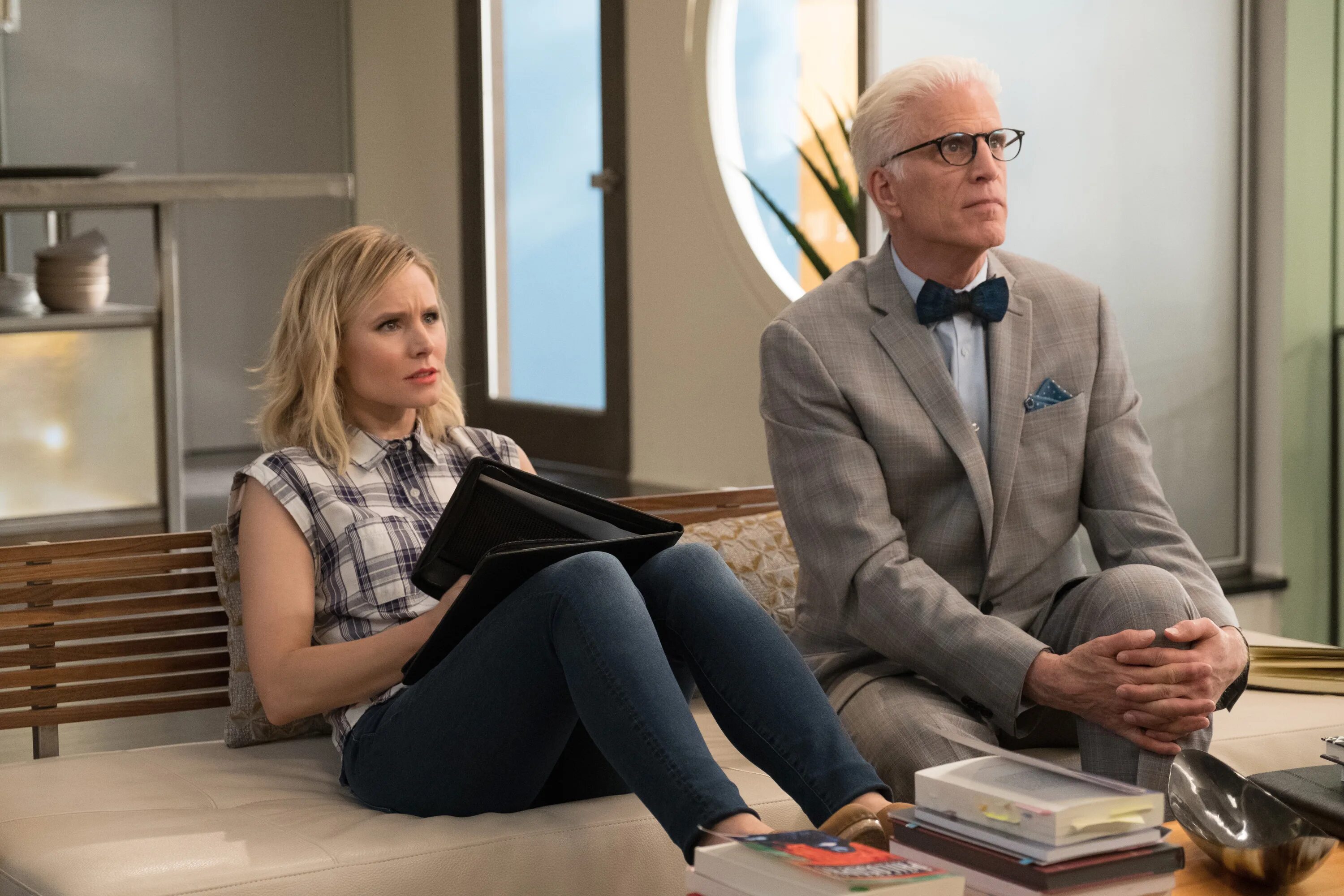 Хорошее место 3 4. The good place сериал. Кристен Белл the good place. В лучшем мире сериал 2016–2020. Тед Дэнсон в лучшем мире.