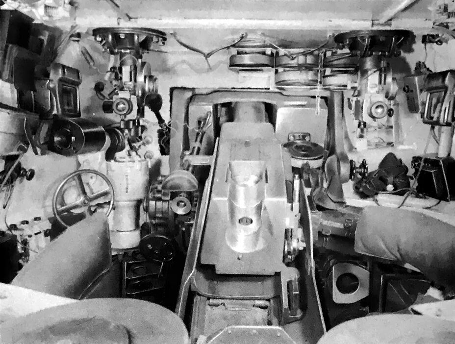 Внутри танка кв 2. Кв 1 внутри. Башня кв1 изнутри. Башня кв1 изнутри. Внутри танка кв 2.