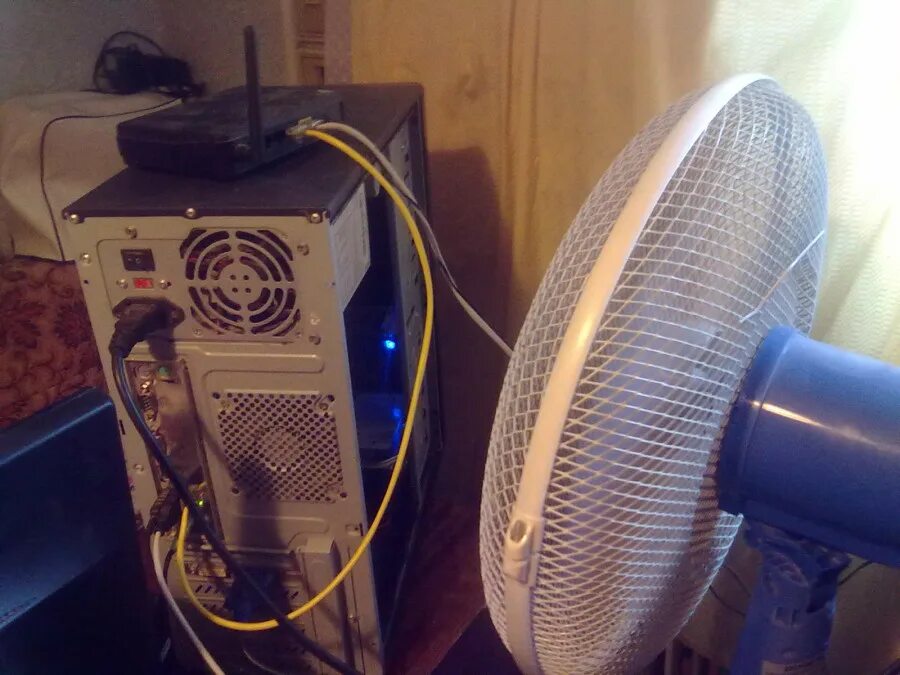 вентилятор сломался достаем инструменты. вентилятор напольный сломано подставка. сломанный кулер. вентилятор сломался. вентилятор сломался.