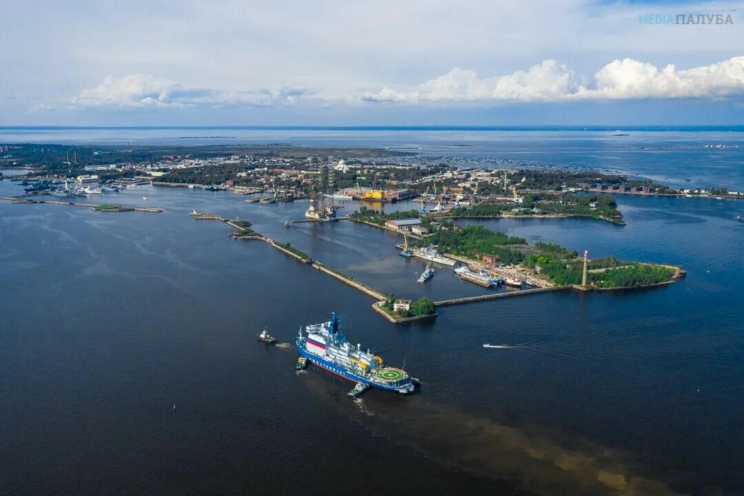 Судно дальзавод владивосток. Судоремонтный завод владивосток. Корабли северной верфи. Продукция судостроения машиностроения. Судостроение география.